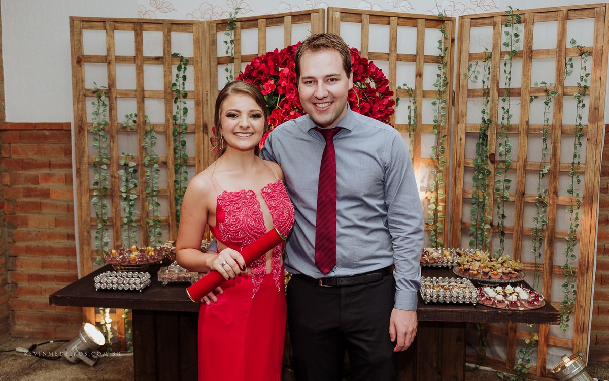 Recepção e festa de formatura da Clementina em Direito PUCRS no Italian Grill Porto Alegre por Kevin Medeiros fotógrafo de Canoas RS