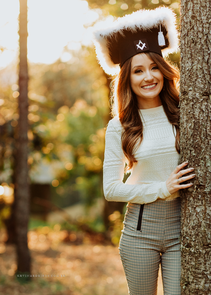 Ensaio de formatura prova de toga Alexandra formanda formatura arquitetura e urbanismo pela uniritter, realizado no sitio quinta guadalupe, solene togas, por kevin medeiros fotógrafo de Canoas RS