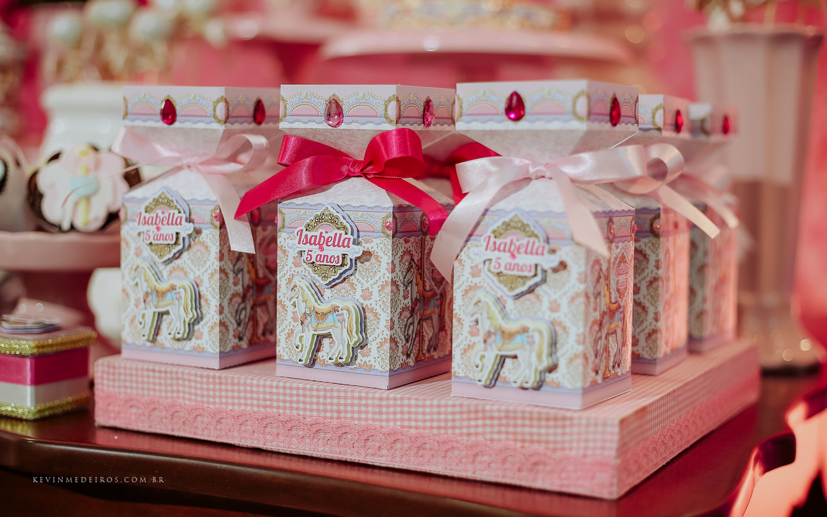 Decoração de festa infantil de Carrosel da Isabella 5 anos por Era Uma Vez na casa de Festas Casa do Babinho 3 por Kevin Medeiros fotógrafo de Canoas, Porto Alegre e região RS