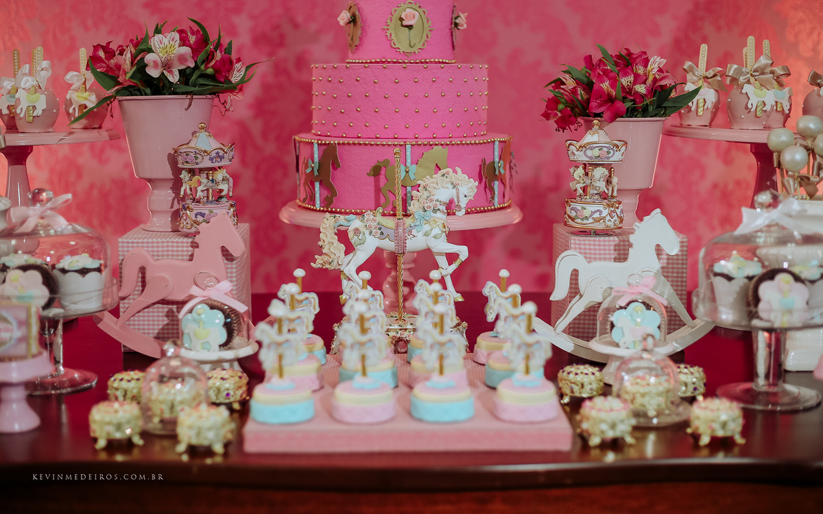 Decoração de festa infantil de Carrosel da Isabella 5 anos por Era Uma Vez na casa de Festas Casa do Babinho 3 por Kevin Medeiros fotógrafo de Canoas, Porto Alegre e região RS