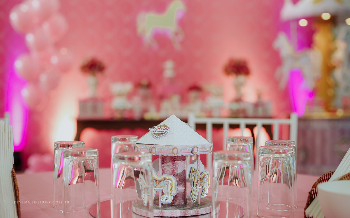 Decoração de festa infantil de Carrosel da Isabella 5 anos por Era Uma Vez na casa de Festas Casa do Babinho 3 por Kevin Medeiros fotógrafo de Canoas, Porto Alegre e região RS