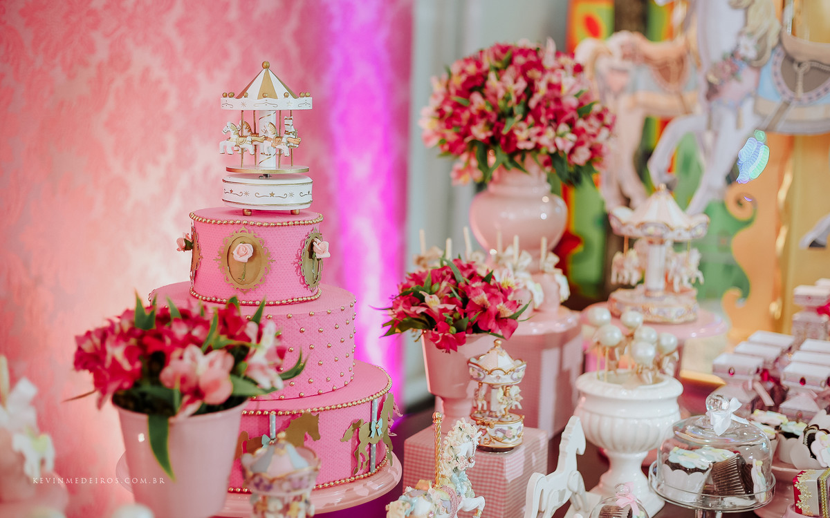 Decoração de festa infantil de Carrosel da Isabella 5 anos por Era Uma Vez na casa de Festas Casa do Babinho 3 por Kevin Medeiros fotógrafo de Canoas, Porto Alegre e região RS