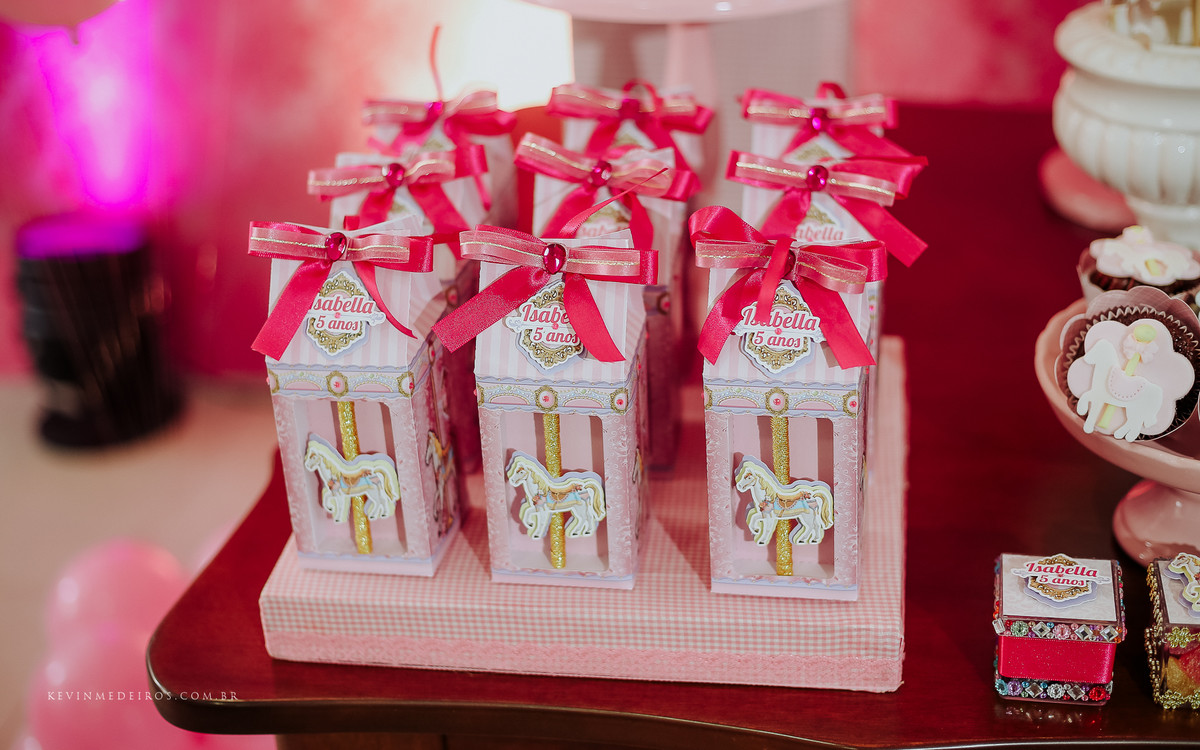 Decoração de festa infantil de Carrosel da Isabella 5 anos por Era Uma Vez na casa de Festas Casa do Babinho 3 por Kevin Medeiros fotógrafo de Canoas, Porto Alegre e região RS