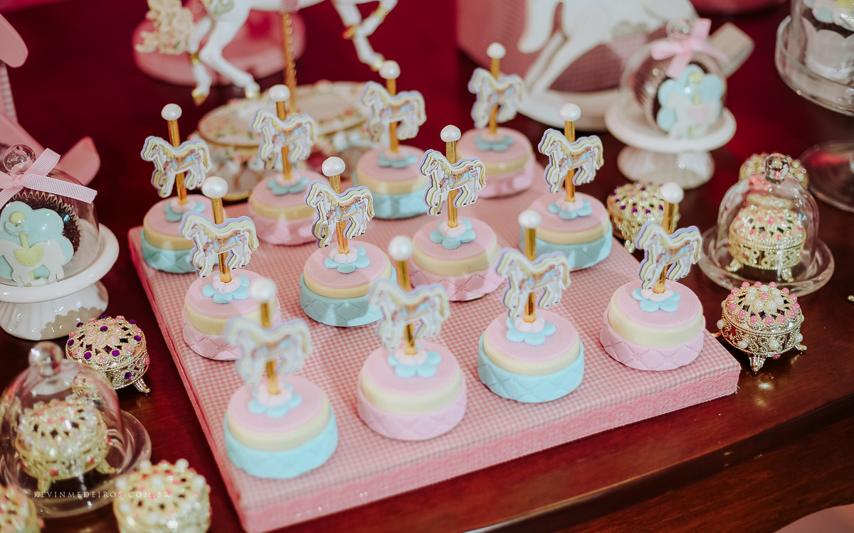 Decoração de festa infantil de Carrosel da Isabella 5 anos por Era Uma Vez na casa de Festas Casa do Babinho 3 por Kevin Medeiros fotógrafo de Canoas, Porto Alegre e região RS