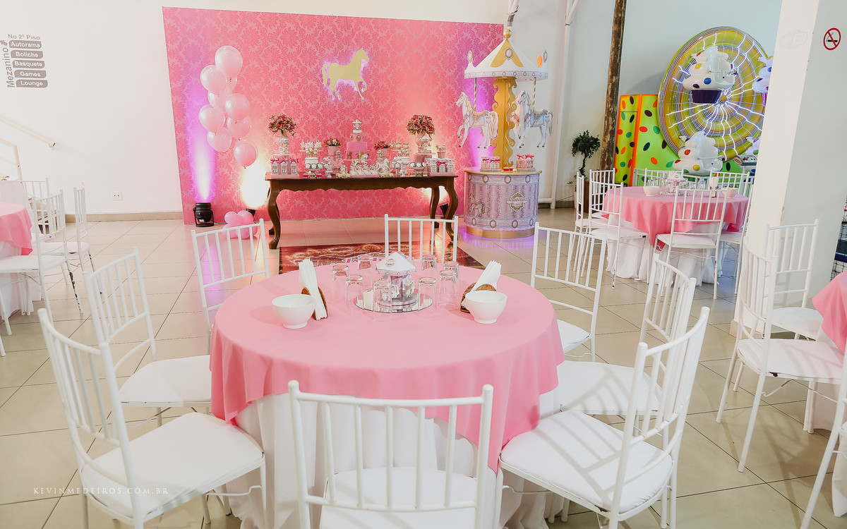 Decoração de festa infantil de Carrosel da Isabella 5 anos por Era Uma Vez na casa de Festas Casa do Babinho 3 por Kevin Medeiros fotógrafo de Canoas, Porto Alegre e região RS