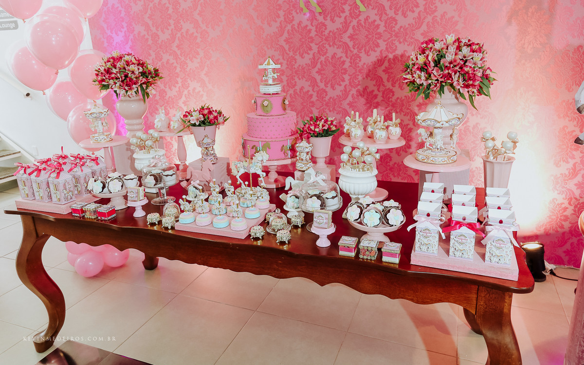 Decoração de festa infantil de Carrosel da Isabella 5 anos por Era Uma Vez na casa de Festas Casa do Babinho 3 por Kevin Medeiros fotógrafo de Canoas, Porto Alegre e região RS