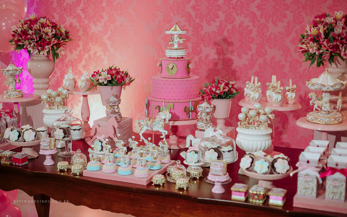 Decoração de festa infantil de Carrosel da Isabella 5 anos por Era Uma Vez na casa de Festas Casa do Babinho 3 por Kevin Medeiros fotógrafo de Canoas, Porto Alegre e região RS