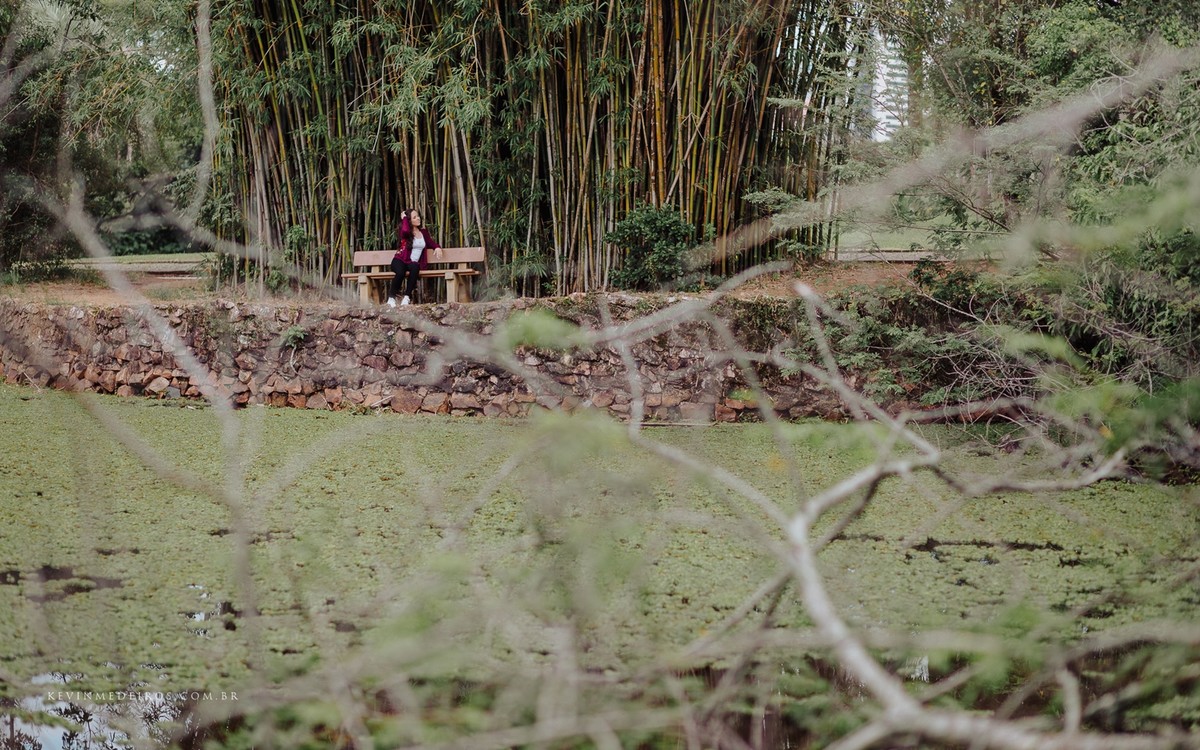Ensaio externo feminino de 15 anos da Manu Dias no Jardim Botânico de Porto Alegre por Kevin Medeiros fotógrafo de Canoas RS