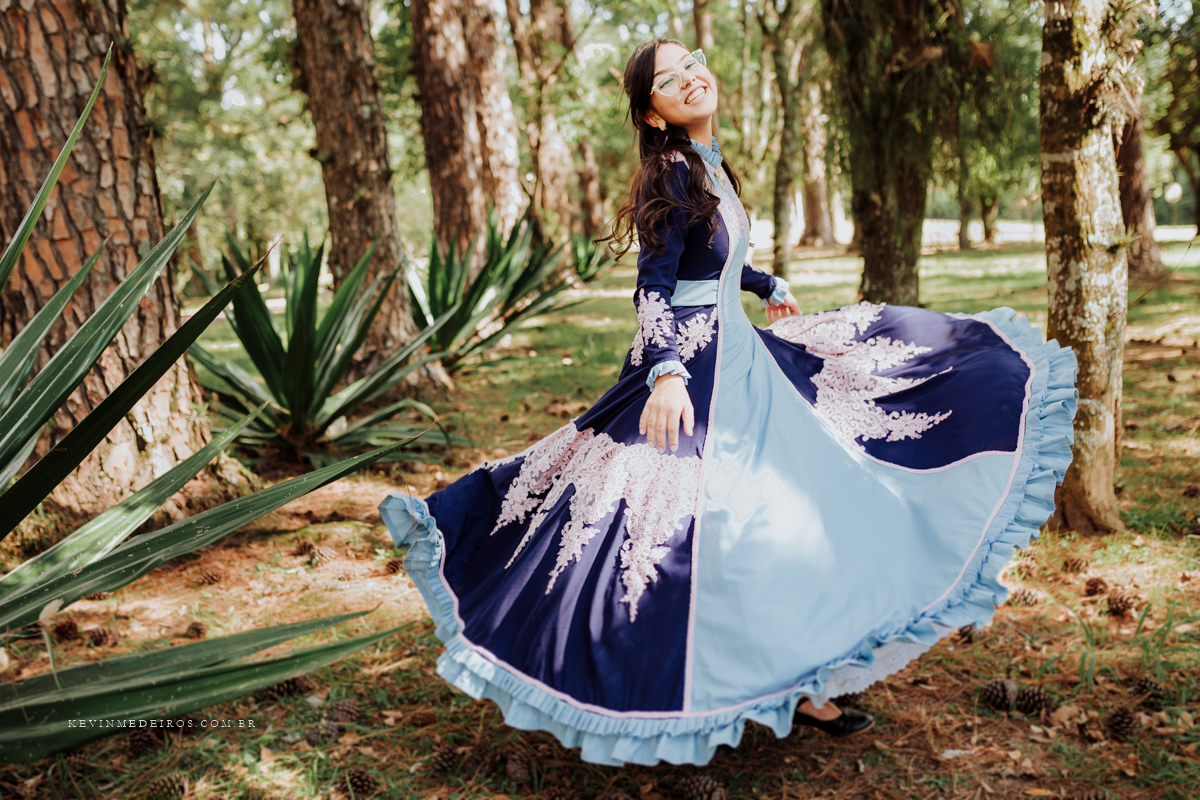Ensaio debutante 15 anos da Camilla Ariane realizado na estancia provincia são pedro em Gravatai sitio fazenda natureza por kevin medeiros fotógrafo canoas RS