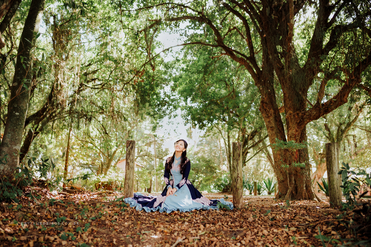 Ensaio debutante 15 anos da Camilla Ariane realizado na estancia provincia são pedro em Gravatai sitio fazenda natureza por kevin medeiros fotógrafo canoas RS