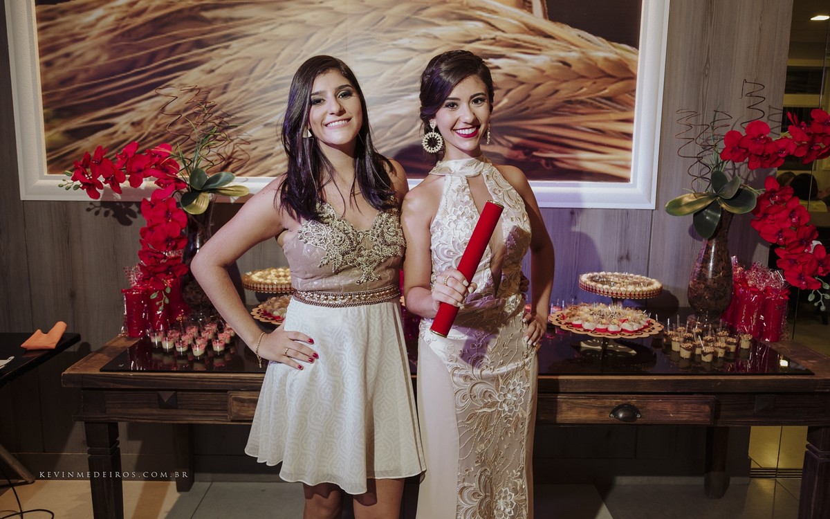 Recepção Festa de formatura da Karyme Hassan, formanda de Direito Uniritter no Restaurante Marquês Bier por Kevin Medeiros fotógrafo de Canoas, Porto Alegre e região rs