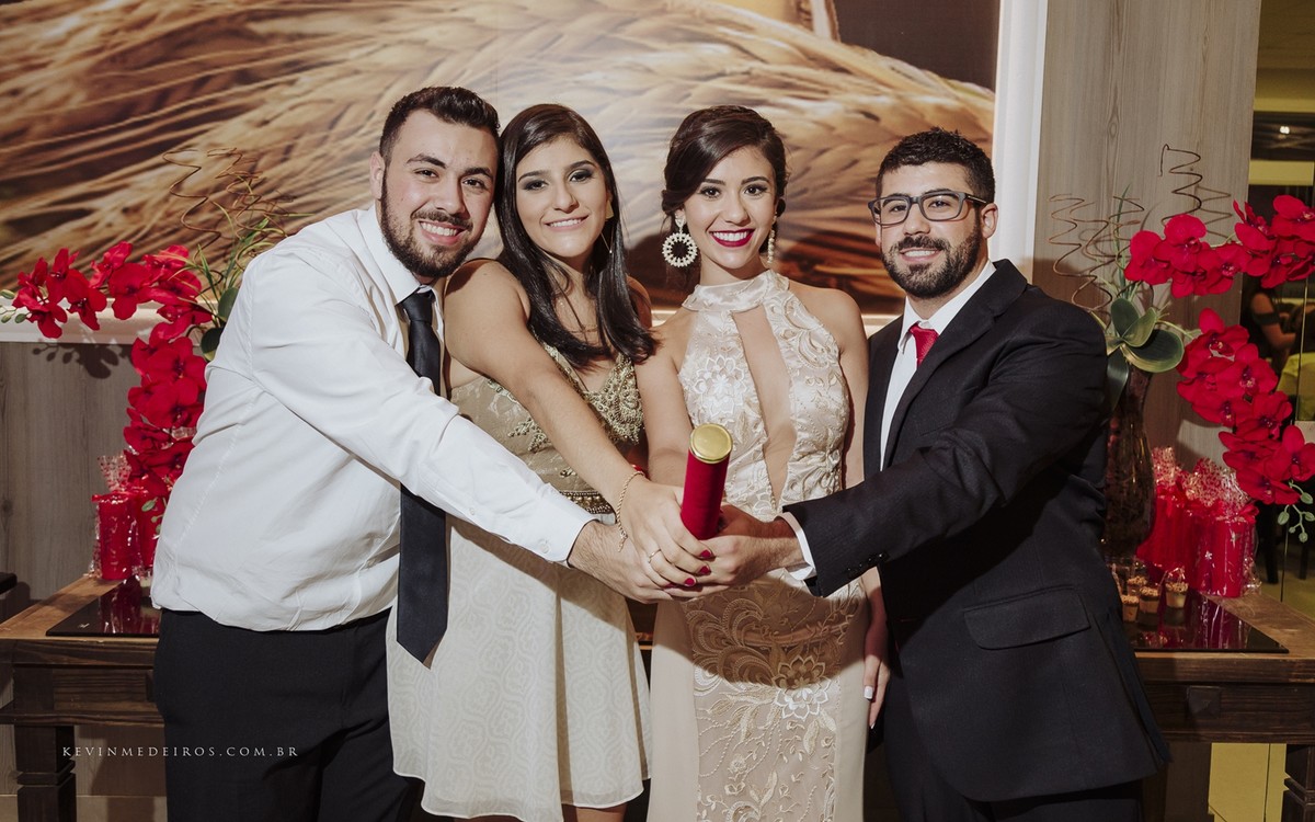 Recepção Festa de formatura da Karyme Hassan, formanda de Direito Uniritter no Restaurante Marquês Bier por Kevin Medeiros fotógrafo de Canoas, Porto Alegre e região rs