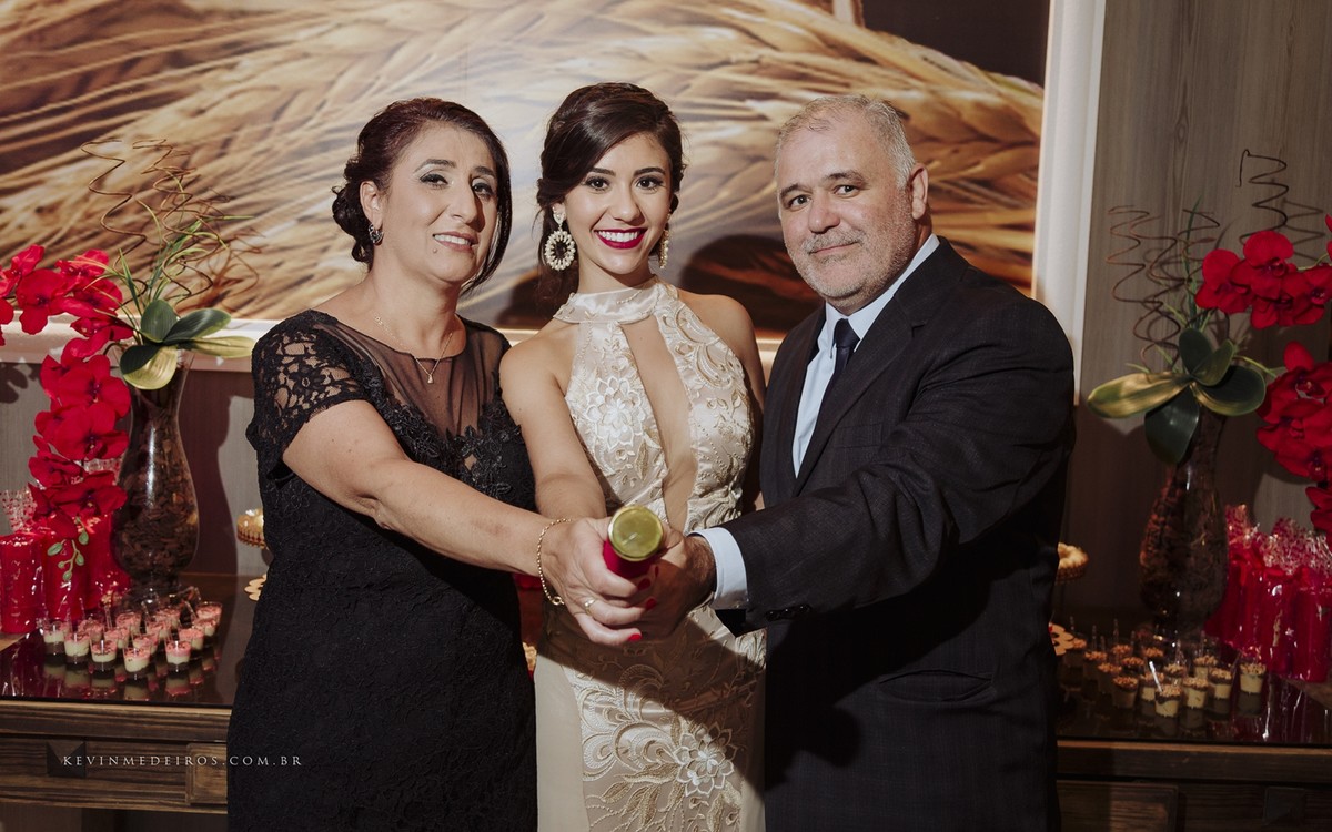 Recepção Festa de formatura da Karyme Hassan, formanda de Direito Uniritter no Restaurante Marquês Bier por Kevin Medeiros fotógrafo de Canoas, Porto Alegre e região rs