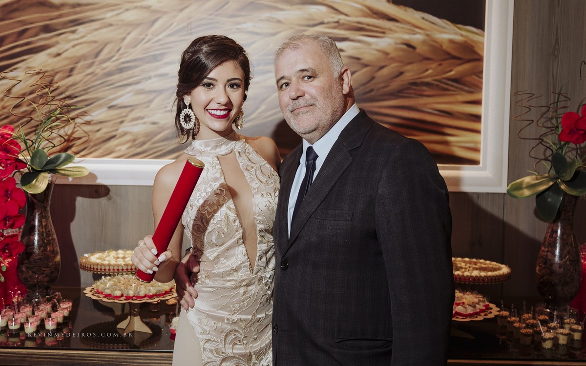 Recepção Festa de formatura da Karyme Hassan, formanda de Direito Uniritter no Restaurante Marquês Bier por Kevin Medeiros fotógrafo de Canoas, Porto Alegre e região rs