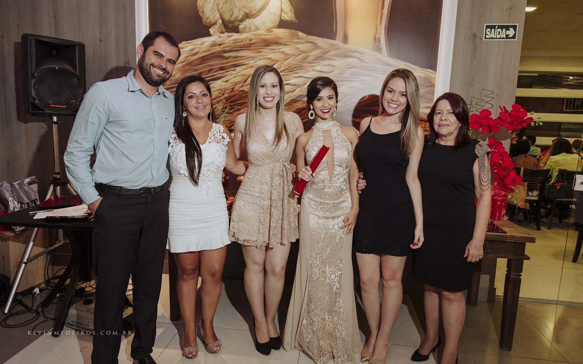 Recepção Festa de formatura da Karyme Hassan, formanda de Direito Uniritter no Restaurante Marquês Bier por Kevin Medeiros fotógrafo de Canoas, Porto Alegre e região rs