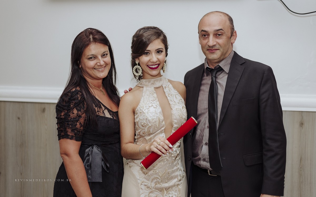 Recepção Festa de formatura da Karyme Hassan, formanda de Direito Uniritter no Restaurante Marquês Bier por Kevin Medeiros fotógrafo de Canoas, Porto Alegre e região rs