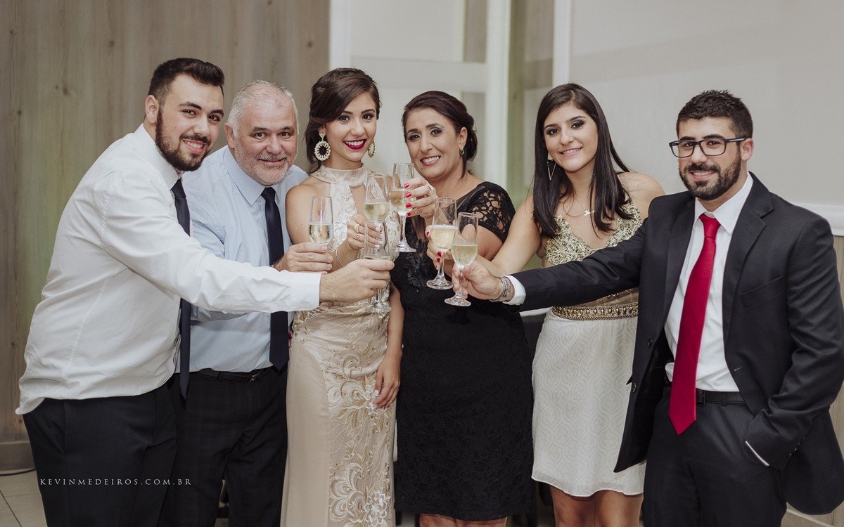 Recepção Festa de formatura da Karyme Hassan, formanda de Direito Uniritter no Restaurante Marquês Bier por Kevin Medeiros fotógrafo de Canoas, Porto Alegre e região rs