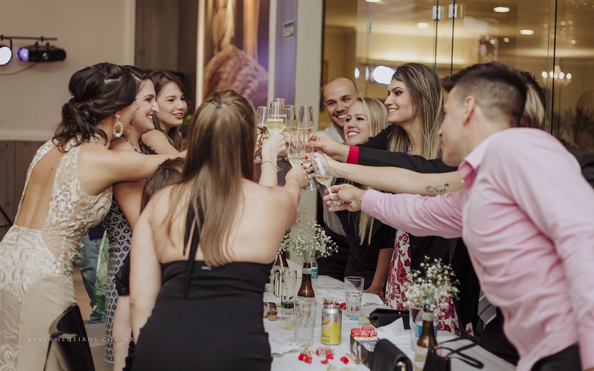Recepção Festa de formatura da Karyme Hassan, formanda de Direito Uniritter no Restaurante Marquês Bier por Kevin Medeiros fotógrafo de Canoas, Porto Alegre e região rs
