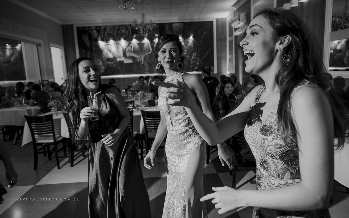 Recepção Festa de formatura da Karyme Hassan, formanda de Direito Uniritter no Restaurante Marquês Bier por Kevin Medeiros fotógrafo de Canoas, Porto Alegre e região rs