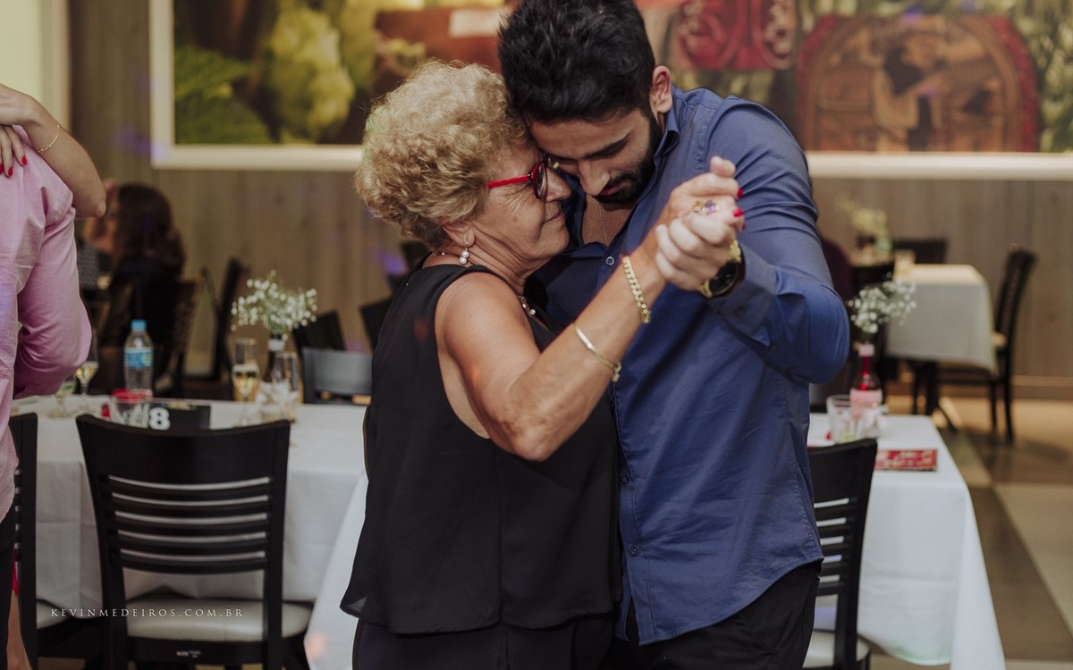 Recepção Festa de formatura da Karyme Hassan, formanda de Direito Uniritter no Restaurante Marquês Bier por Kevin Medeiros fotógrafo de Canoas, Porto Alegre e região rs