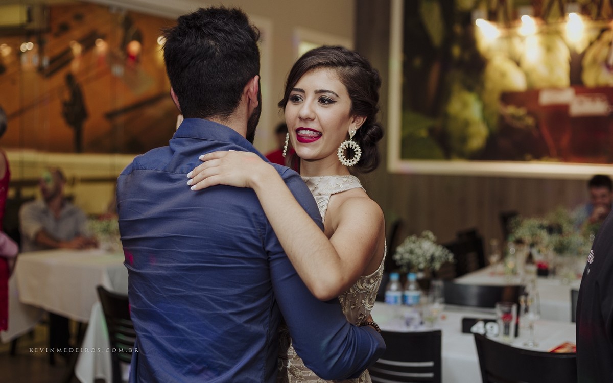 Recepção Festa de formatura da Karyme Hassan, formanda de Direito Uniritter no Restaurante Marquês Bier por Kevin Medeiros fotógrafo de Canoas, Porto Alegre e região rs