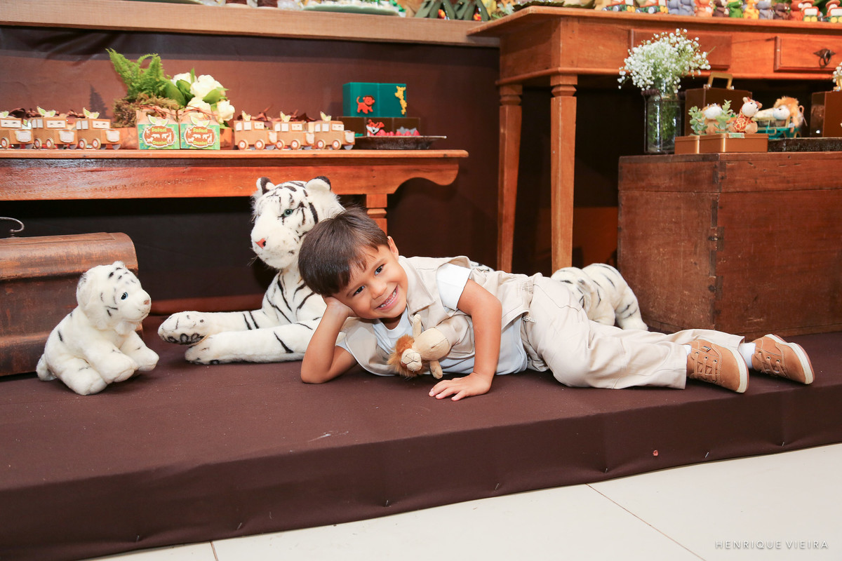 Daniel posando para Henrique Vieira, fotógrafo de aniversário
