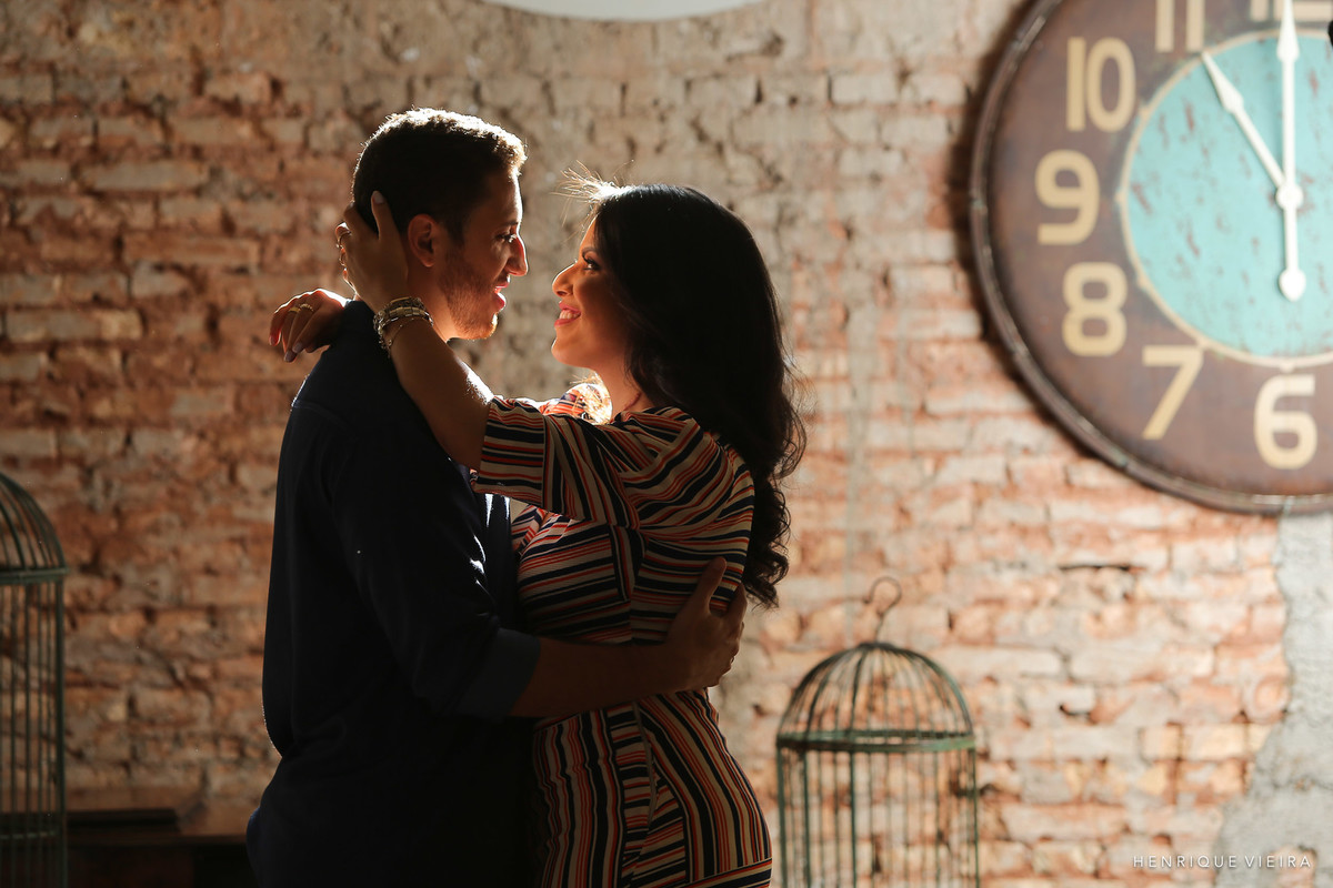 a beleza da luz de janela no pre wedding de Karine e Deivid