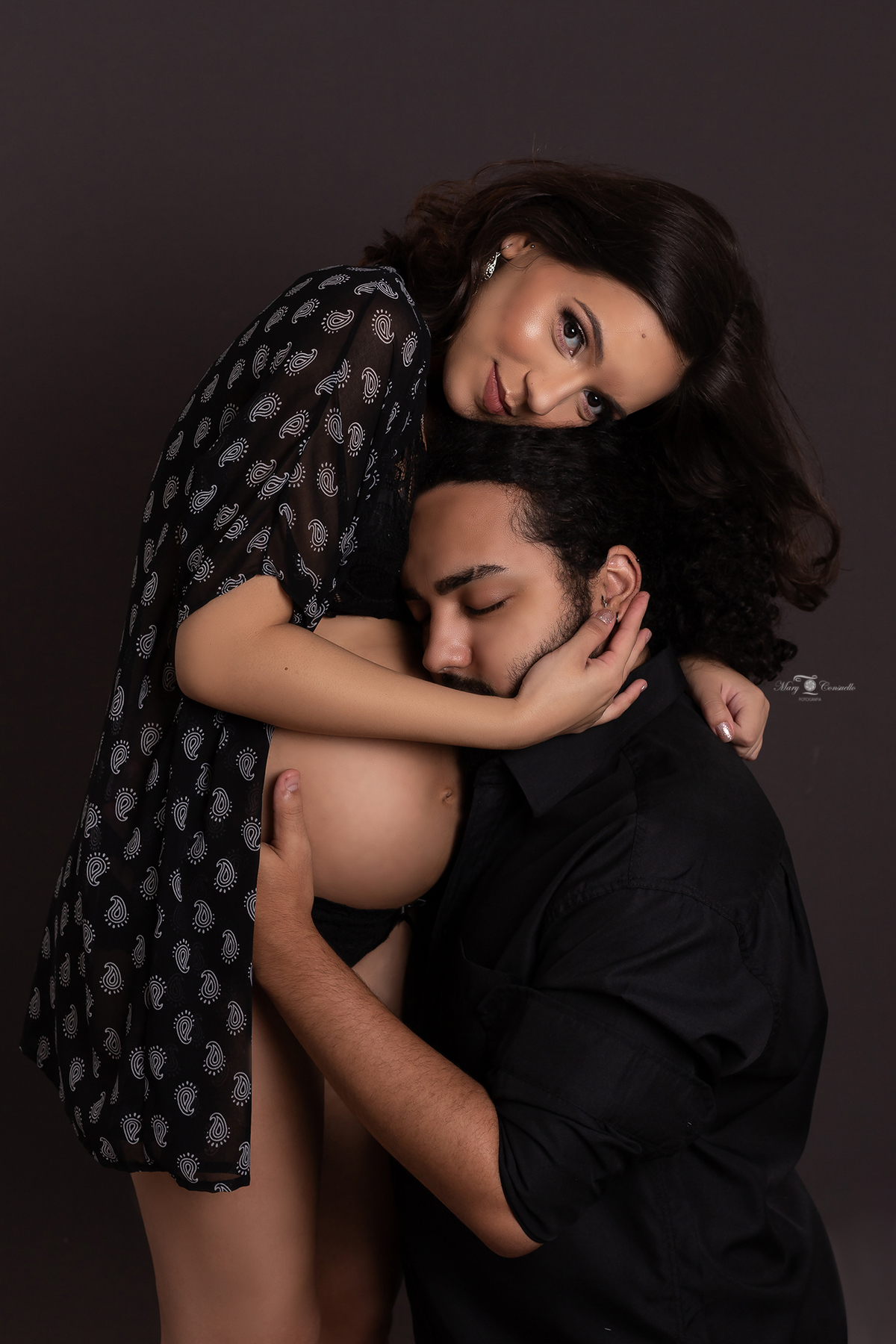 ensaio fotográfico gestante casal, no estúdio fotográfico campo grande rio de Janeiro