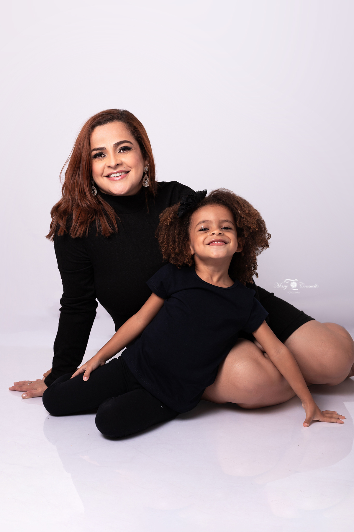 foto mãe e filha, ensaio fotográfico mãe e filha, Studio fotográfico, campo grande- RJ
Studio fotográfico em campo grande - rio de janeiro .
mãe e filho, mãe e filha, mãe e bebe, dia das mães, ensaio fotográfico de família, ensaio de família mãe e filha