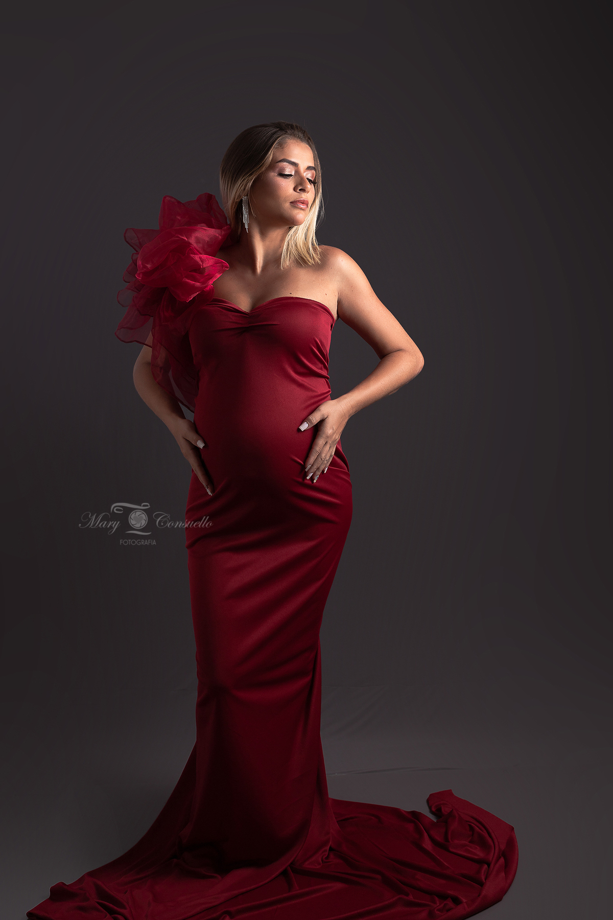 foto de gestante de vestido vermelho, ensaio fotográfico