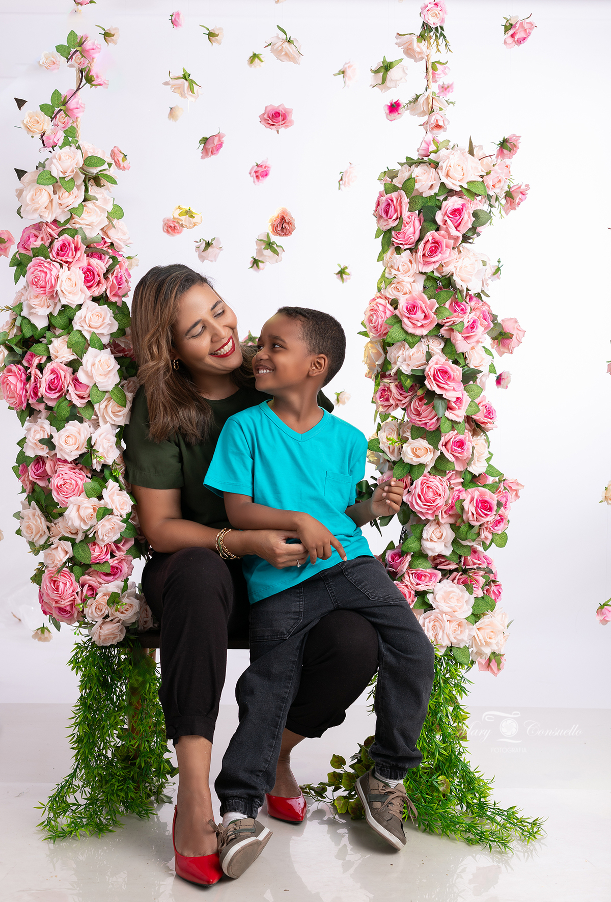 ensaio mãe e filho no estúdio fotográfico