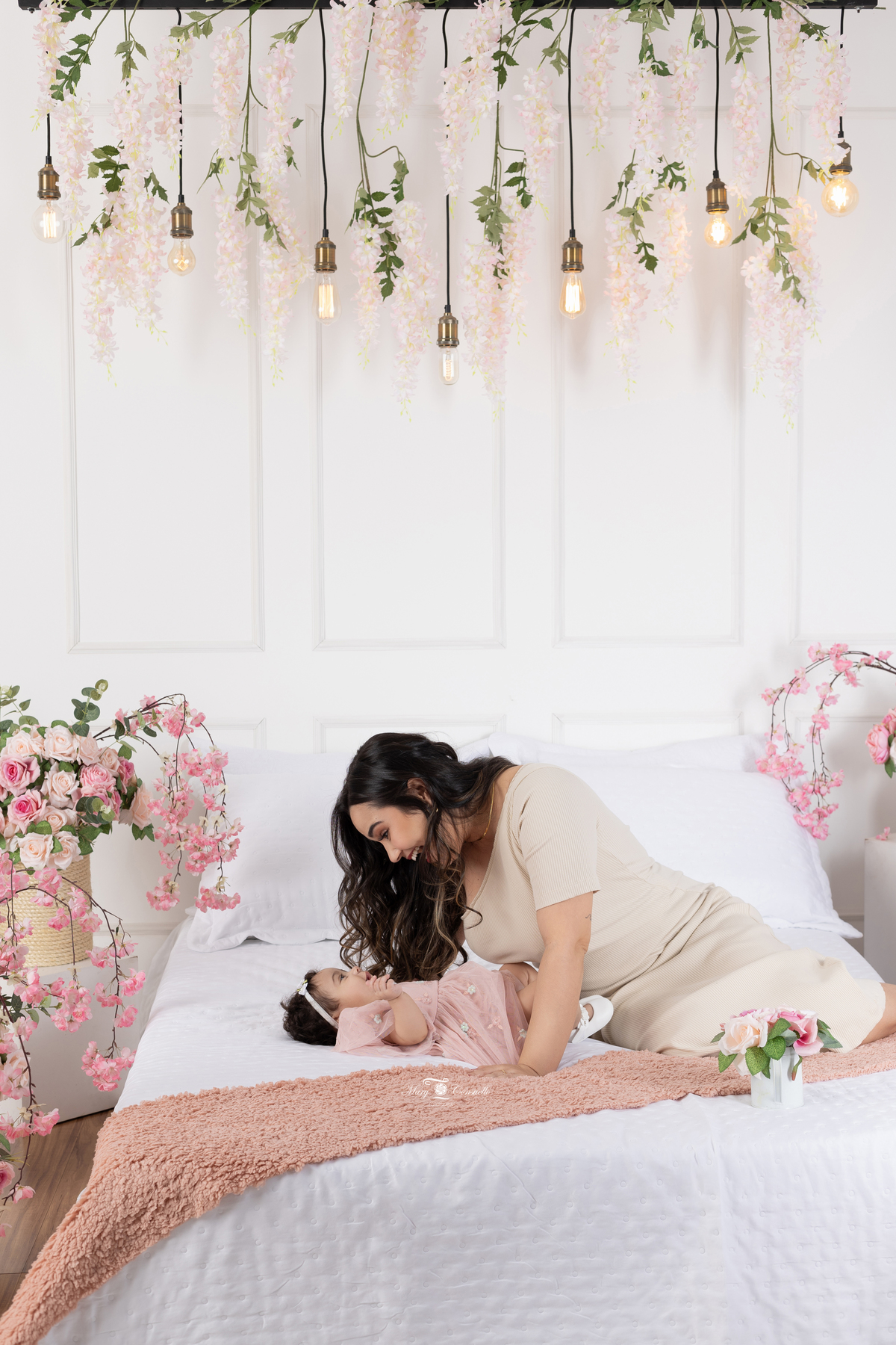 ensaio dia das mães no estudio fotografrico mães e filhos 