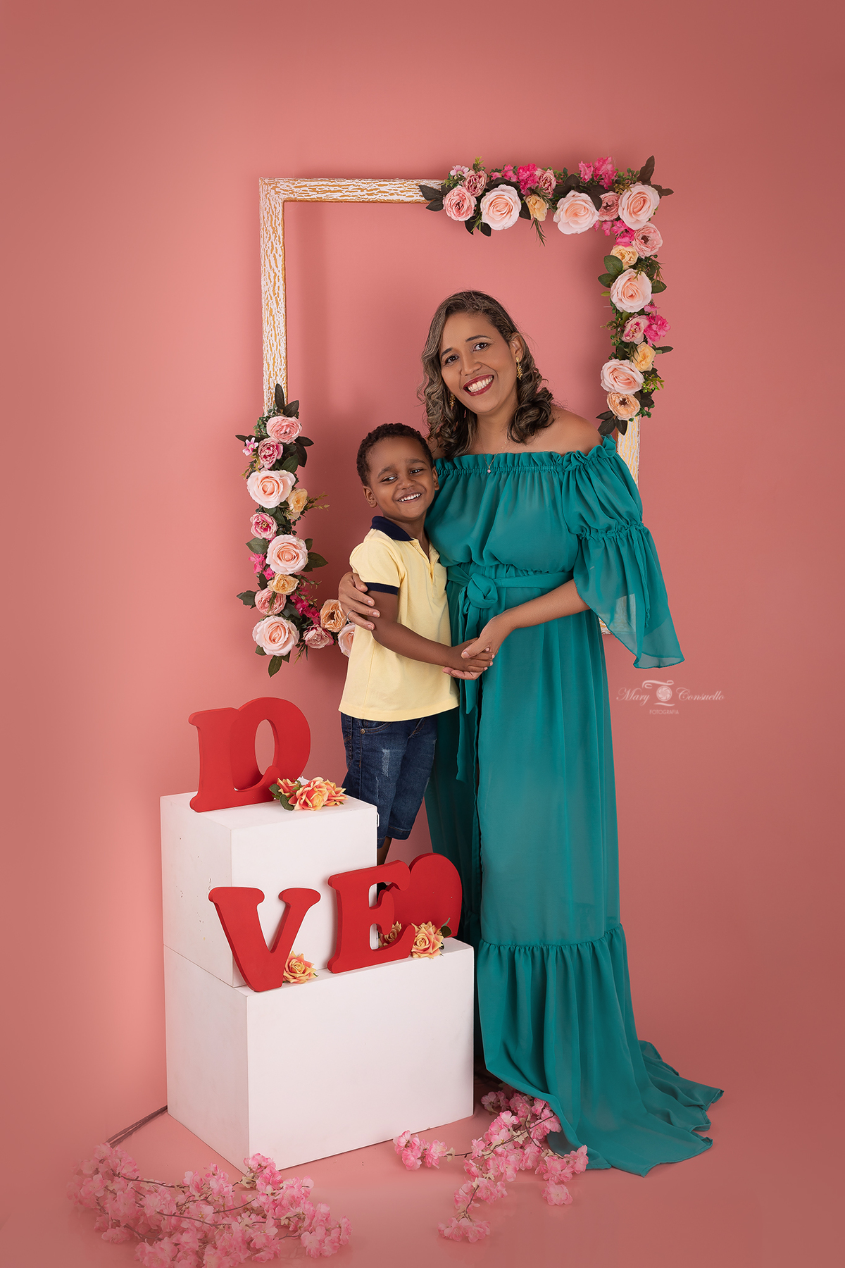 foto mãe e filho com a família este ensaio fotográfico  para mães ter lindas fotografias  ensaio dia das mães