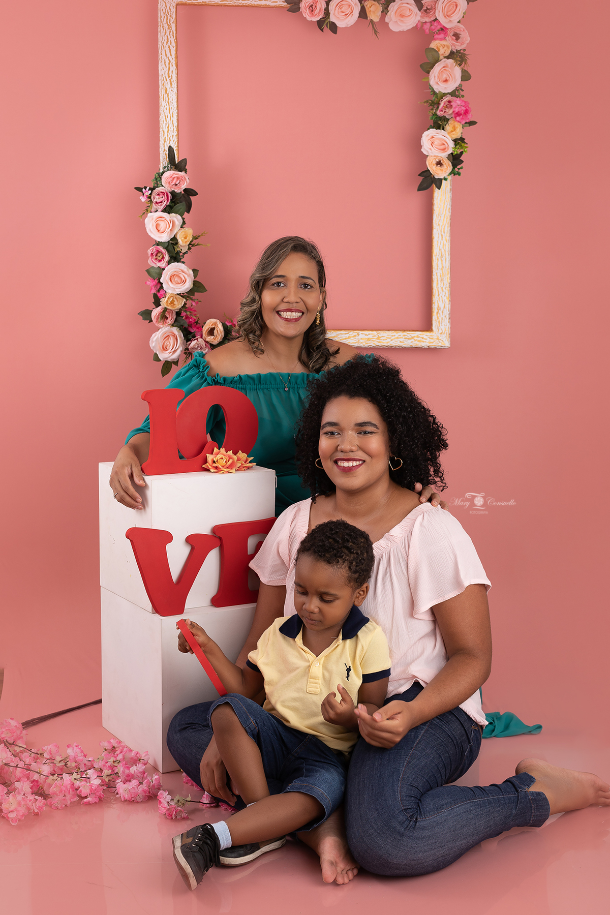 ensaio fotográfico, mãe e filho  filha fotografia de família, ENSAIO MÃE E FILHOS  GRANDES, ENSAIO MÃE E FILHO ESTÚDIO 
Ensaio dia das mães estúdio, campo grande rj , foto dia das mães. Fotógrafo estúdio,  foto de familia , ensaio aniversário