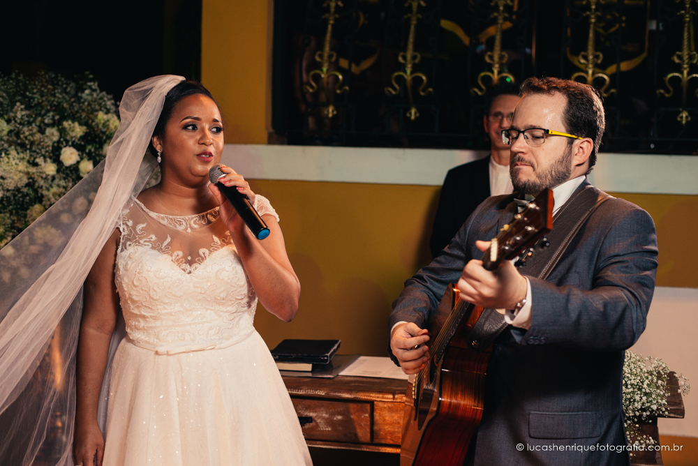 noiva cantando