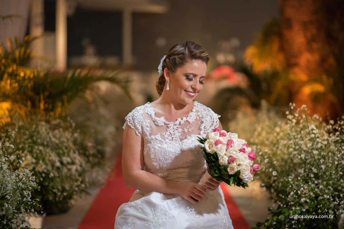 Noiva com Buque Rosa e Branco