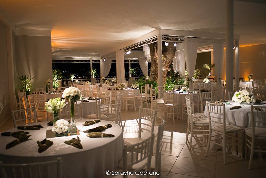 Vista lateral do salão Casa Fróes