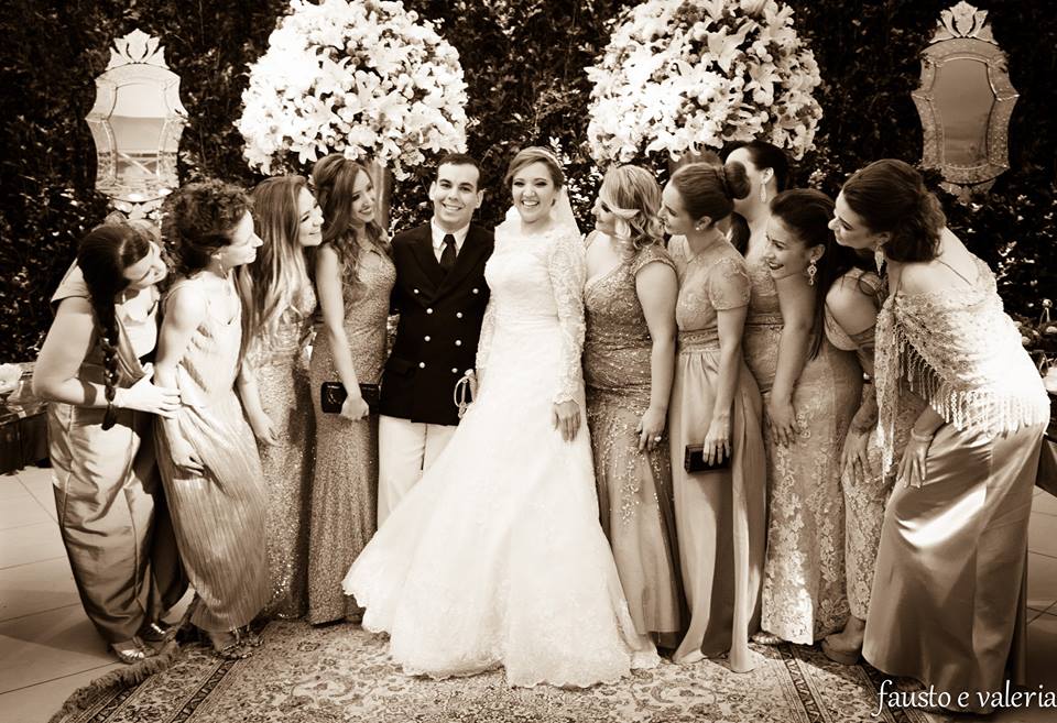 Madrinhas e os noivos na Casa Fróes