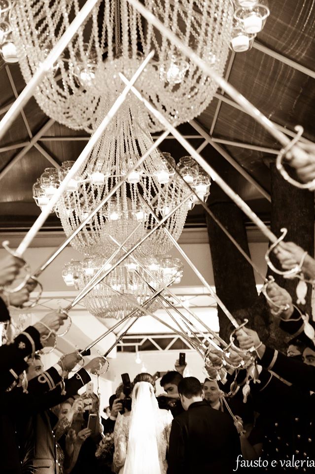 Cruzamento de espadas na cerimonia de casamento na Casa Fróes