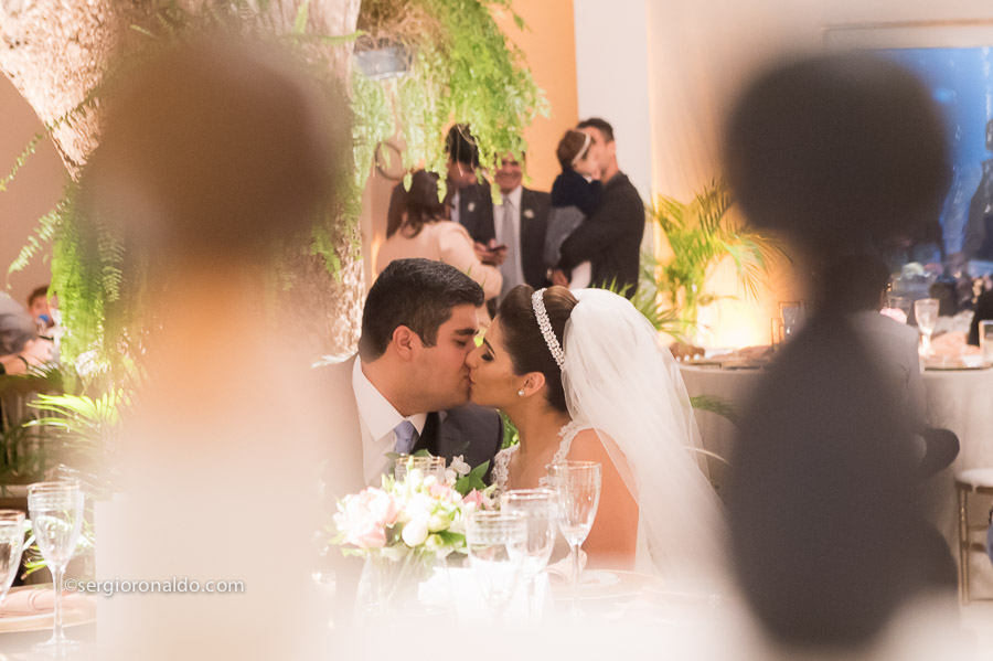 Beijo dos noivos na Casa Fróes