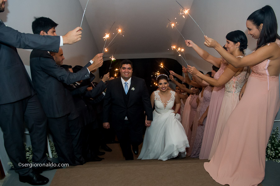 Entrada dos noivos na Festa Casa Fróes