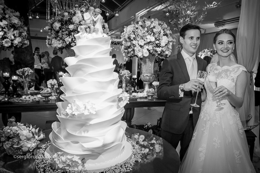 Bolo em escama preto e branco Casa Fróes