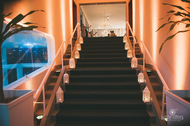 Escada com Carpete Azul Casamento Casa Fróes Niterói