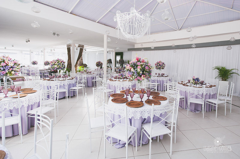 Mesas com decoração romântica Casa Fróes Niterói