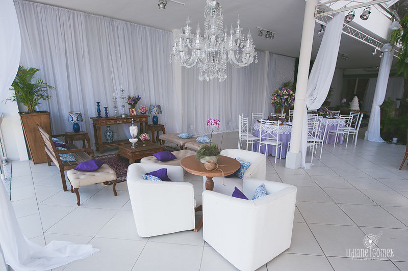 Espaço Lounge Branco com Rústico Casa Fróes