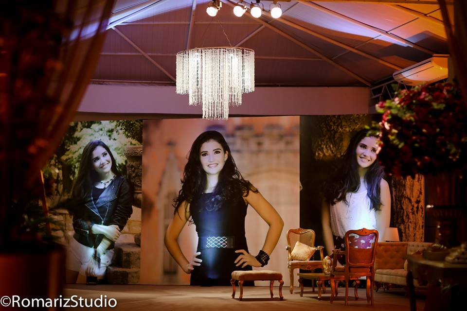 Entrada com banner da debutante