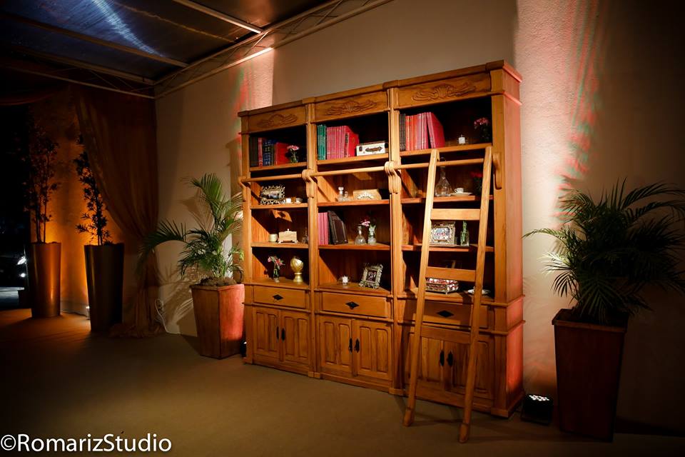 Estante da Bela e a Fera entrada aniversário 15 anos