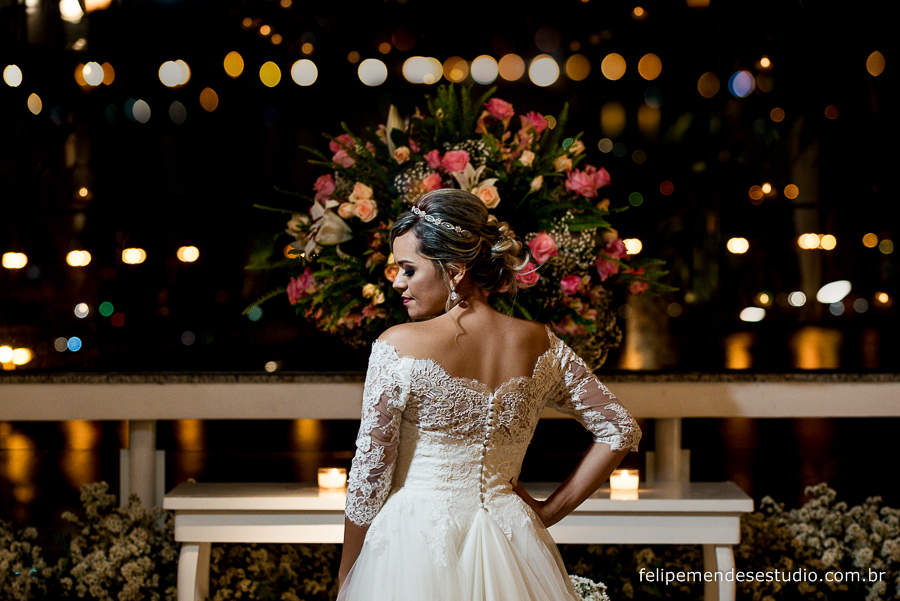 Noiva de costas Detalhe Vestido Casa Fróes