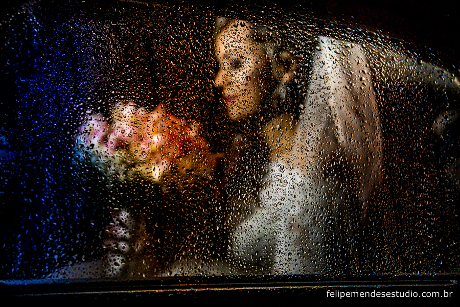 Noiva dentro do Carro Casa Fróes