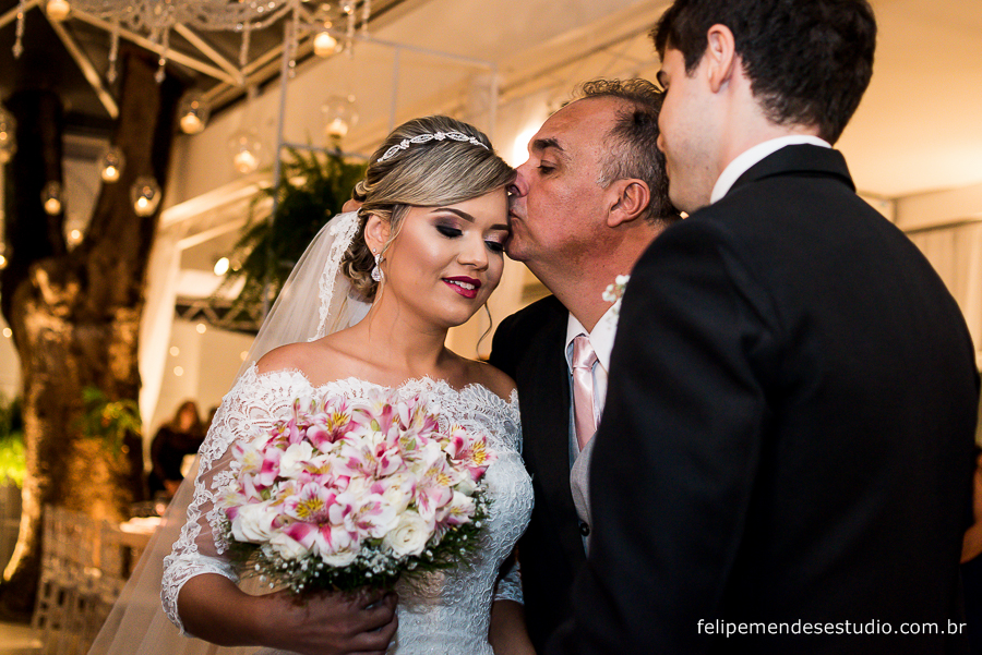 Beijo na Testa Pai da Noiva Casa Fróes